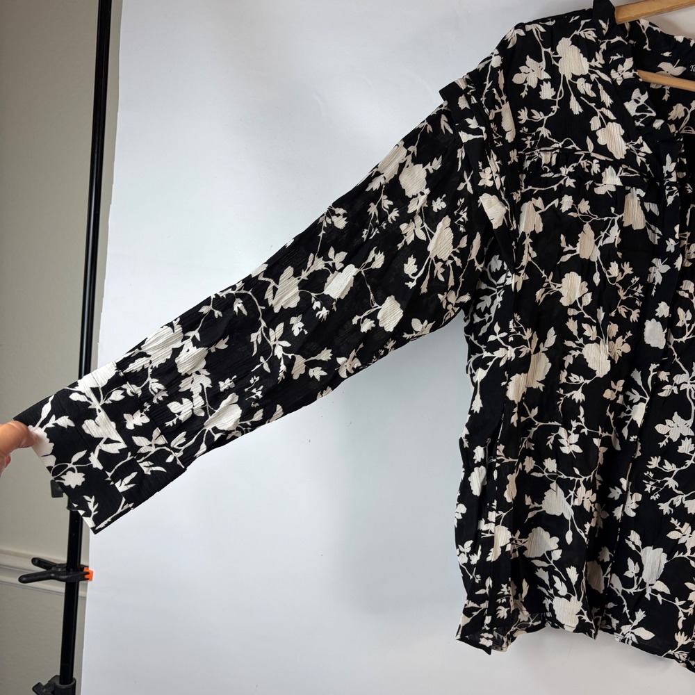 Tolani Collection Blouse Womens 1X Black White Floral Ruffle Crinkle Boho - Picture 3 of 11